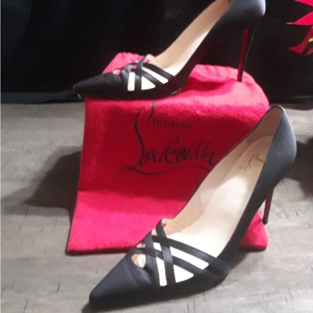 These beautiful satin black CL size 9